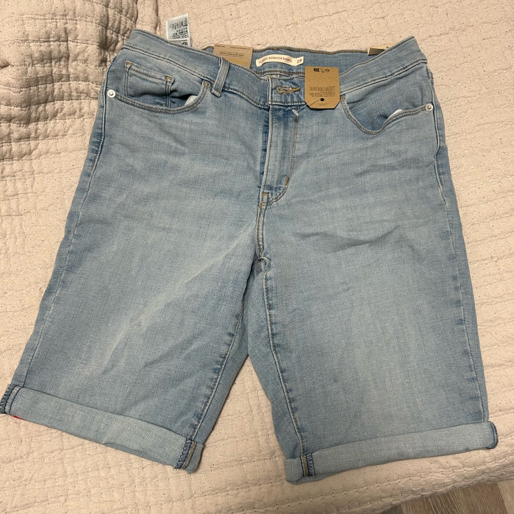 NWT Levi’s classic bermuda shorts size 29
